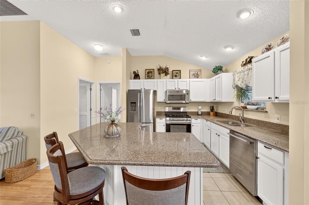For Sale: $349,500 (3 beds, 2 baths, 1497 Square Feet)