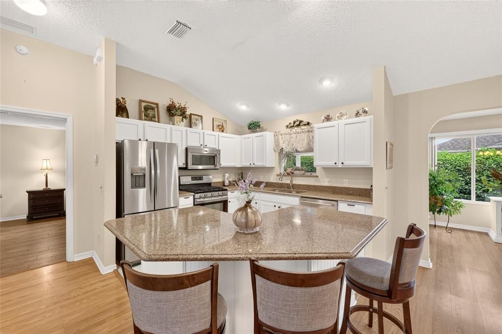 For Sale: $349,500 (3 beds, 2 baths, 1497 Square Feet)