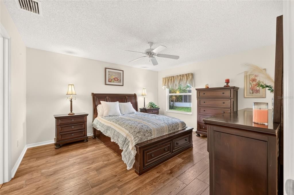 For Sale: $349,500 (3 beds, 2 baths, 1497 Square Feet)