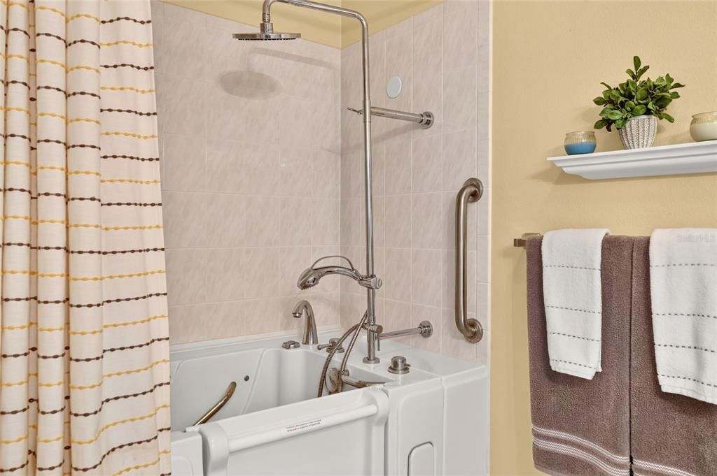 For Sale: $349,500 (3 beds, 2 baths, 1497 Square Feet)