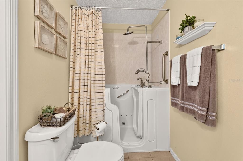 For Sale: $349,500 (3 beds, 2 baths, 1497 Square Feet)
