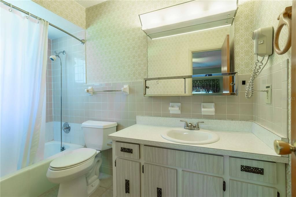 For Sale: $199,900 (3 beds, 2 baths, 1414 Square Feet)