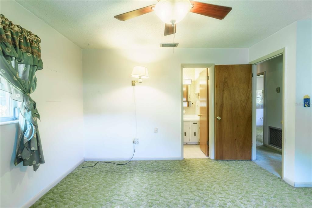 For Sale: $199,900 (3 beds, 2 baths, 1414 Square Feet)