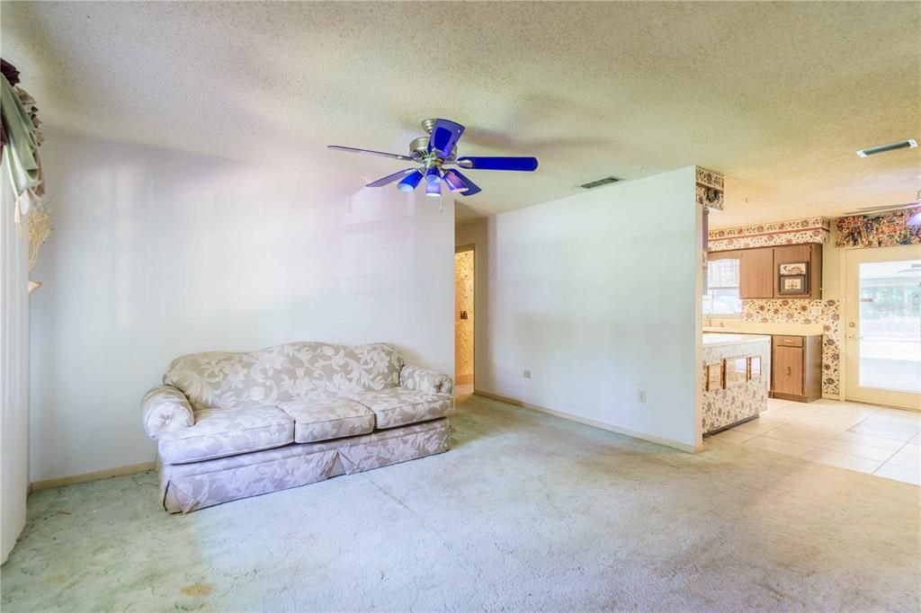 For Sale: $199,900 (3 beds, 2 baths, 1414 Square Feet)
