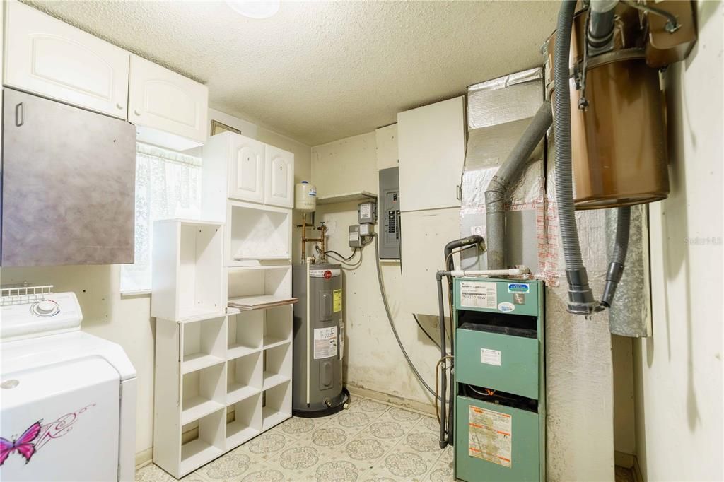 For Sale: $199,900 (3 beds, 2 baths, 1414 Square Feet)