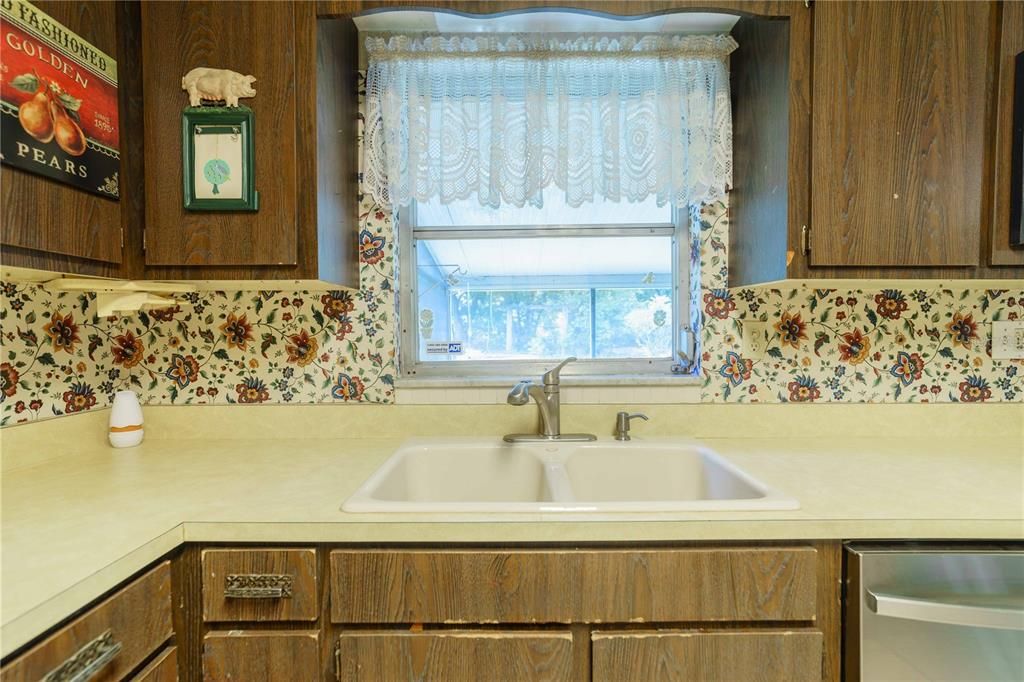For Sale: $199,900 (3 beds, 2 baths, 1414 Square Feet)