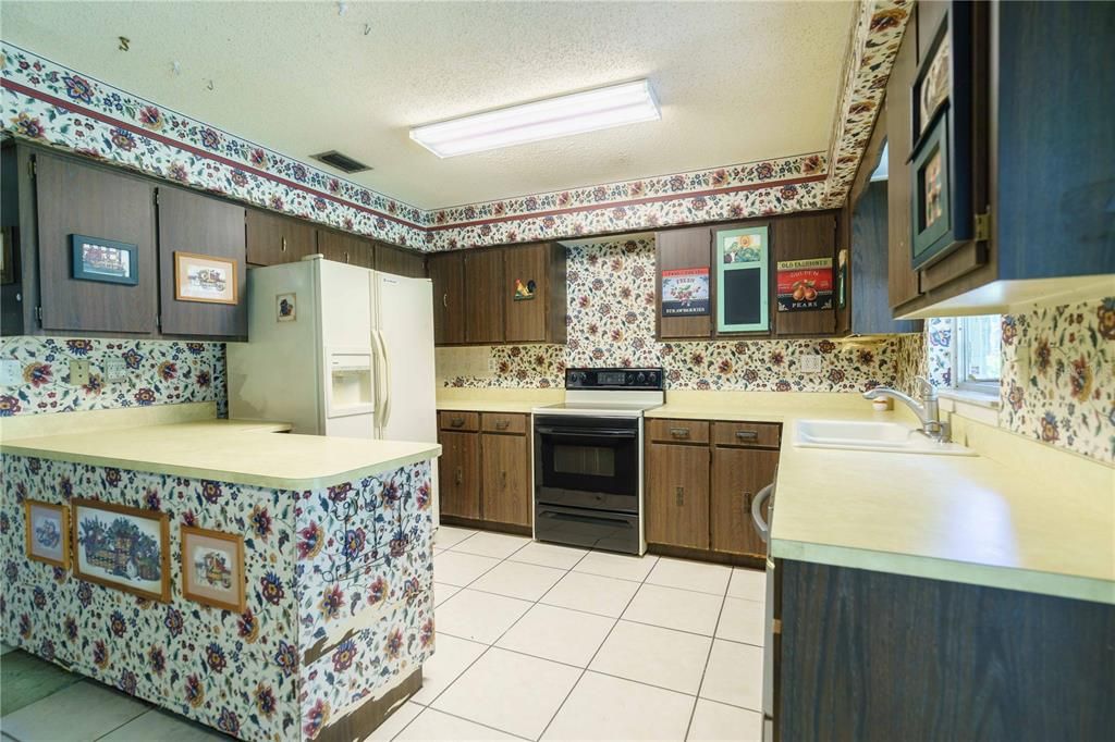 For Sale: $199,900 (3 beds, 2 baths, 1414 Square Feet)