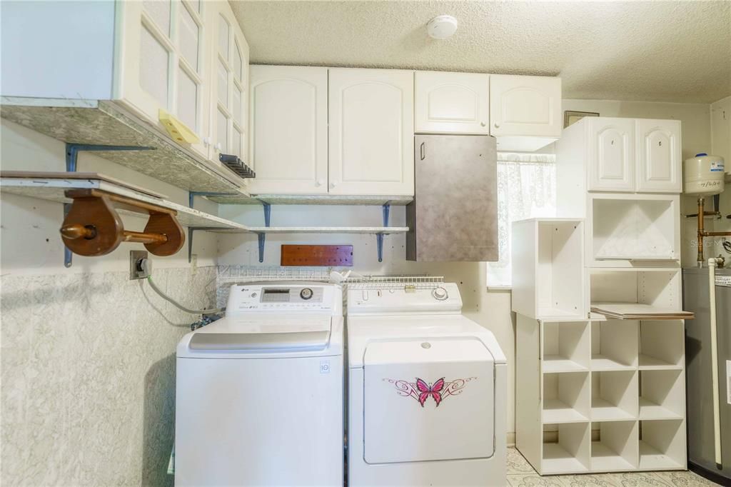For Sale: $199,900 (3 beds, 2 baths, 1414 Square Feet)