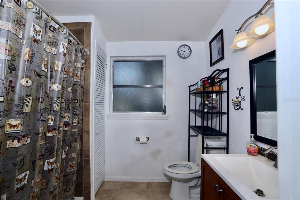 Activo con contrato: $388,500 (4 camas, 2 baños, 1864 Pies cuadrados)