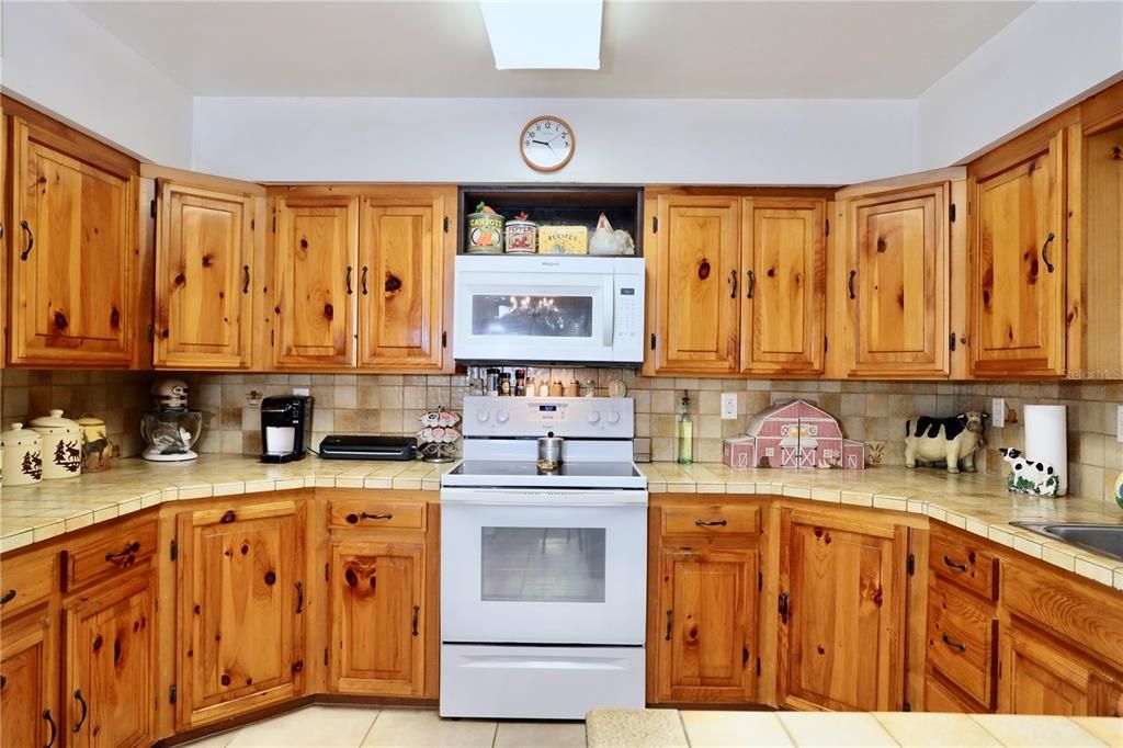 Activo con contrato: $388,500 (4 camas, 2 baños, 1864 Pies cuadrados)