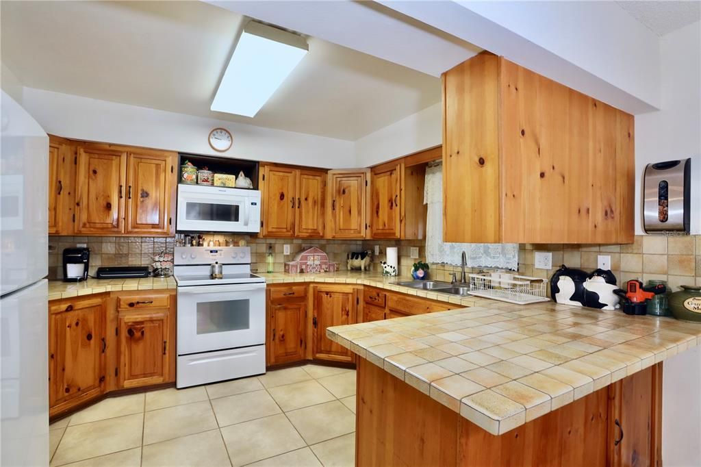 Activo con contrato: $388,500 (4 camas, 2 baños, 1864 Pies cuadrados)