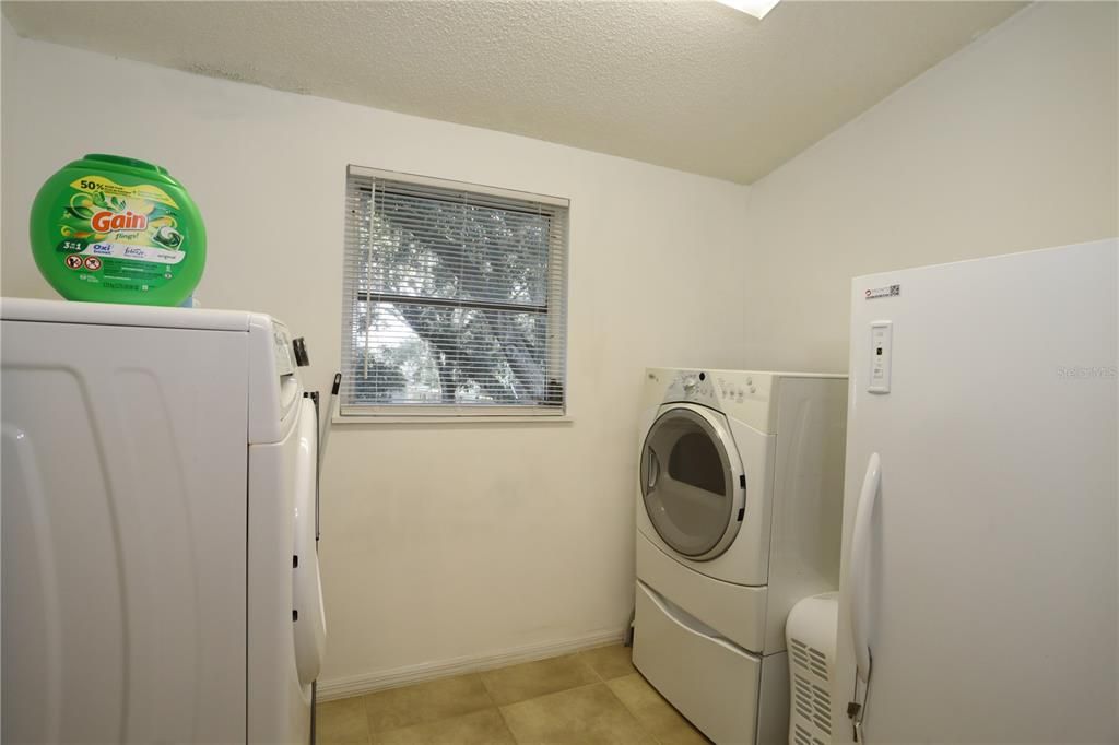 Activo con contrato: $388,500 (4 camas, 2 baños, 1864 Pies cuadrados)