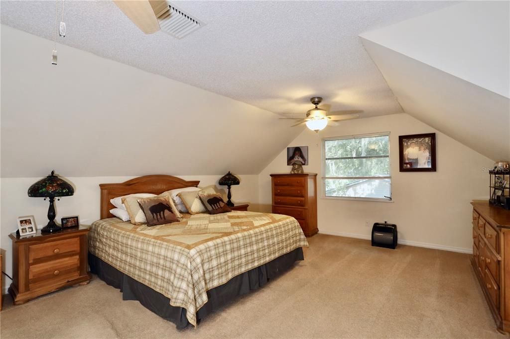 Activo con contrato: $388,500 (4 camas, 2 baños, 1864 Pies cuadrados)