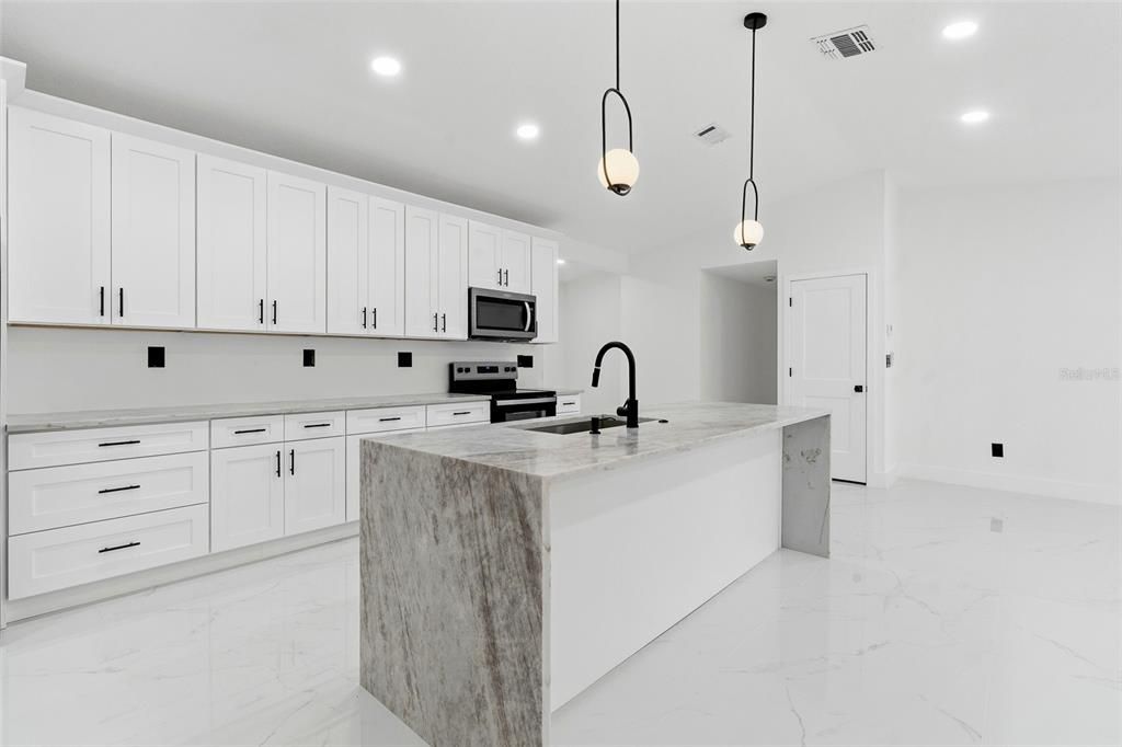 Active With Contract: $514,900 (4 beds, 2 baths, 1843 Square Feet)
