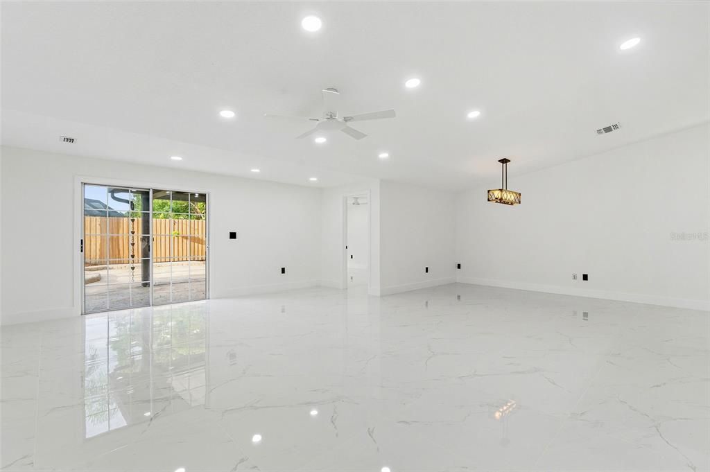 Active With Contract: $514,900 (4 beds, 2 baths, 1843 Square Feet)
