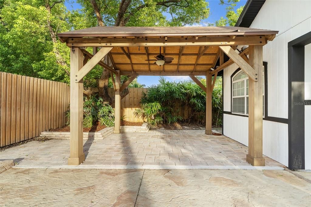 Active With Contract: $514,900 (4 beds, 2 baths, 1843 Square Feet)