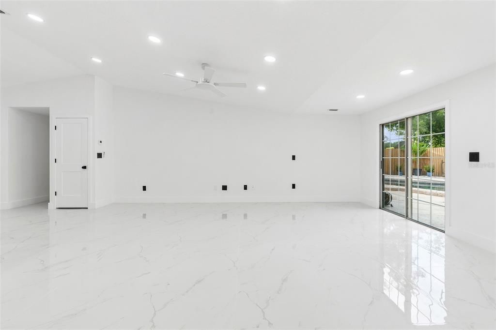 Active With Contract: $514,900 (4 beds, 2 baths, 1843 Square Feet)