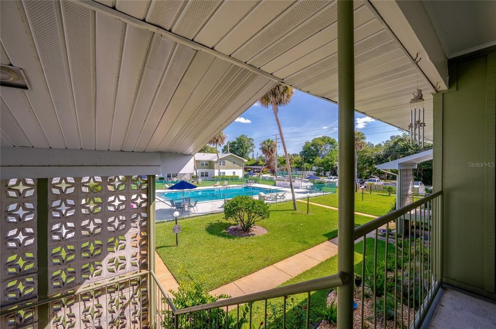 For Sale: $112,500 (2 beds, 1 baths, 784 Square Feet)