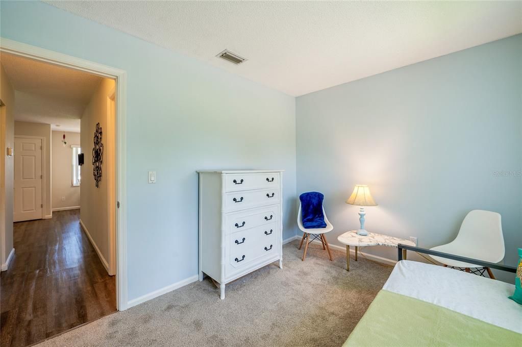 For Sale: $112,500 (2 beds, 1 baths, 784 Square Feet)