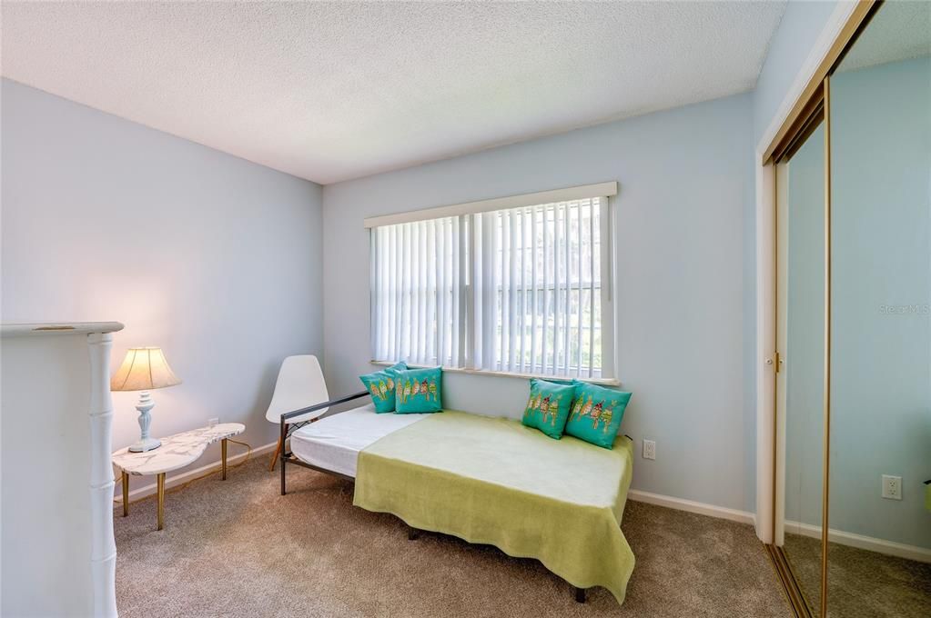 For Sale: $112,500 (2 beds, 1 baths, 784 Square Feet)