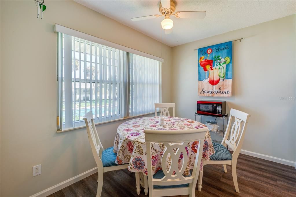 For Sale: $112,500 (2 beds, 1 baths, 784 Square Feet)