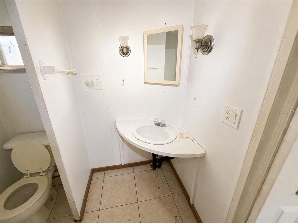 For Sale: $69,000 (2 beds, 2 baths, 792 Square Feet)
