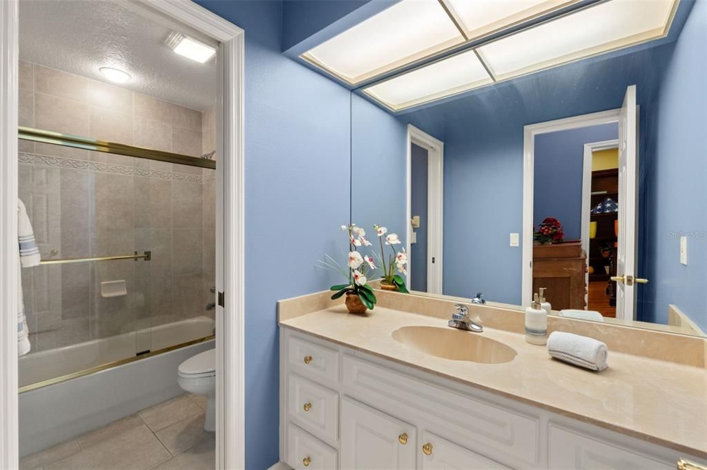 En Venta: $1,375,000 (5 camas, 3 baños, 2903 Pies cuadrados)