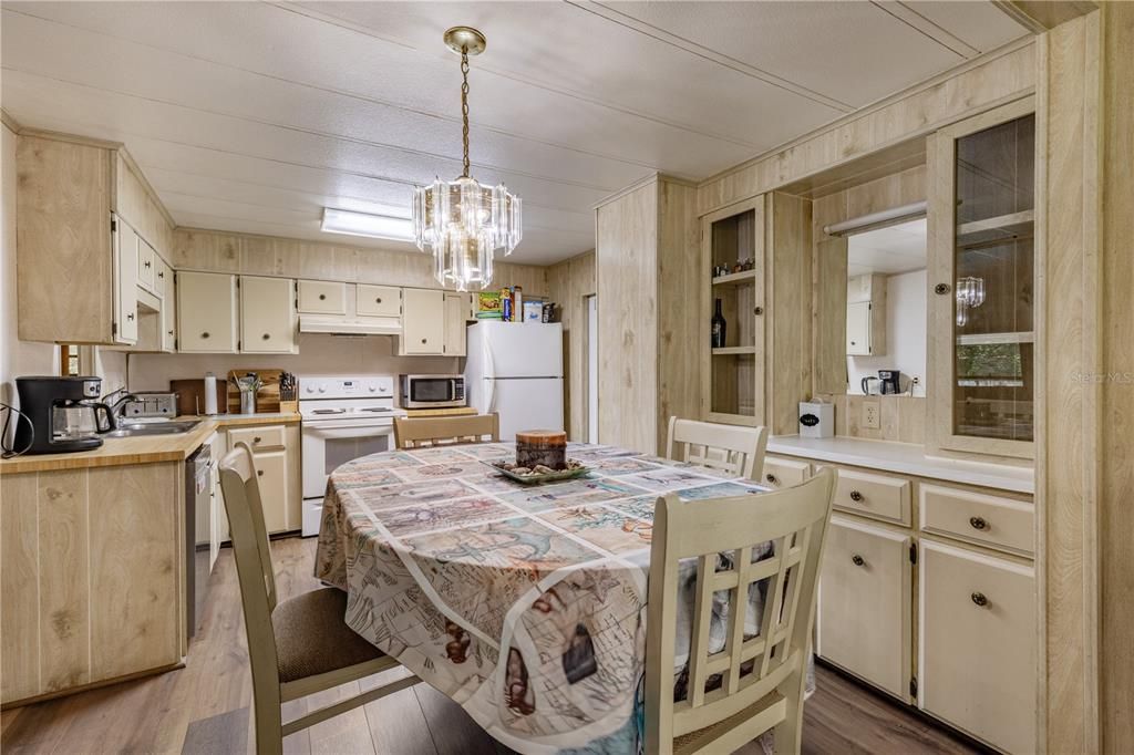 Active With Contract: $209,000 (2 beds, 2 baths, 1080 Square Feet)