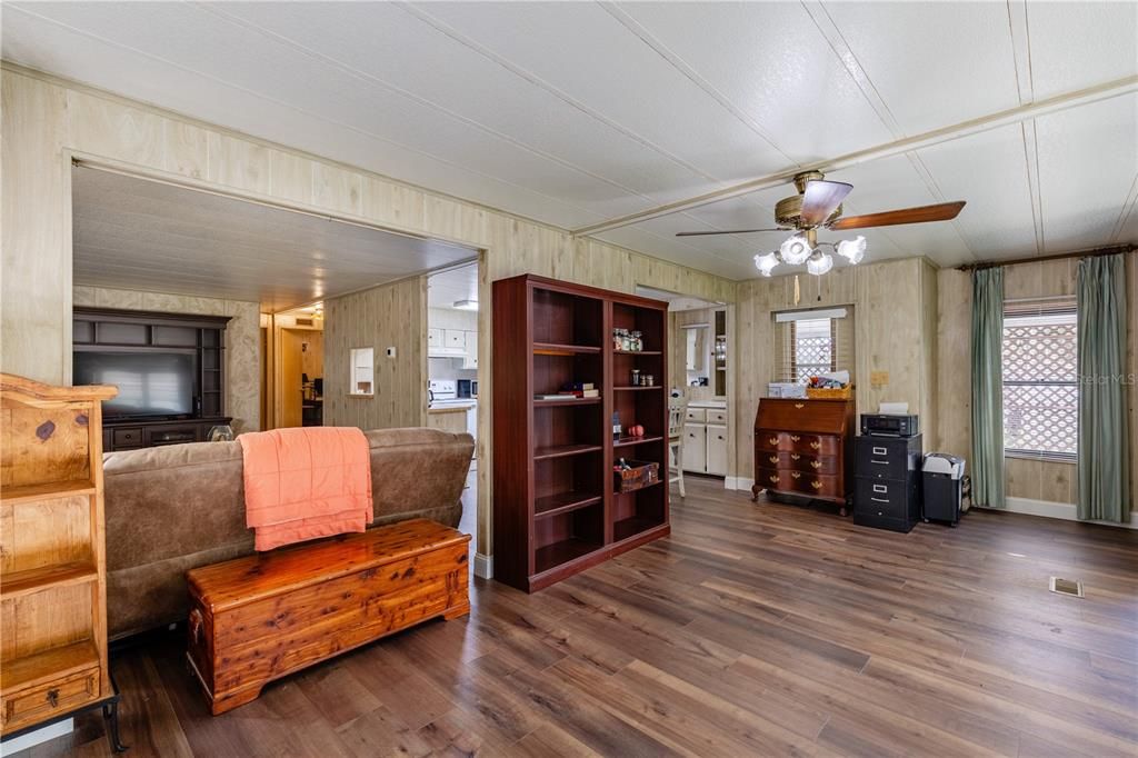Active With Contract: $209,000 (2 beds, 2 baths, 1080 Square Feet)