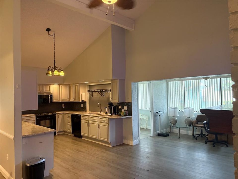En Venta: $270,000 (2 camas, 2 baños, 1670 Pies cuadrados)