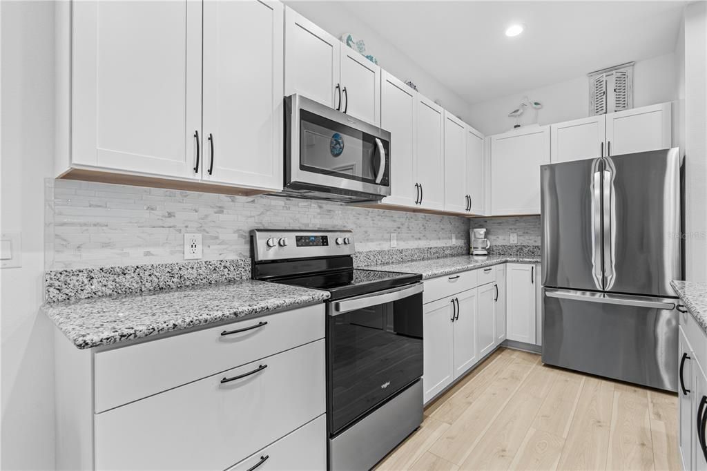 For Sale: $354,900 (2 beds, 2 baths, 1160 Square Feet)
