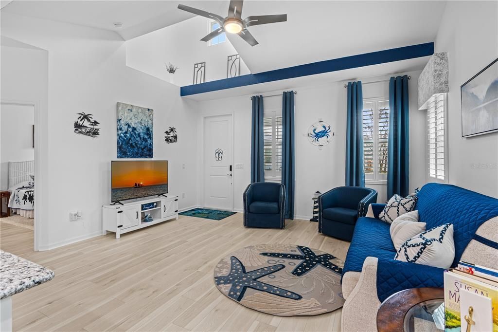 For Sale: $354,900 (2 beds, 2 baths, 1160 Square Feet)