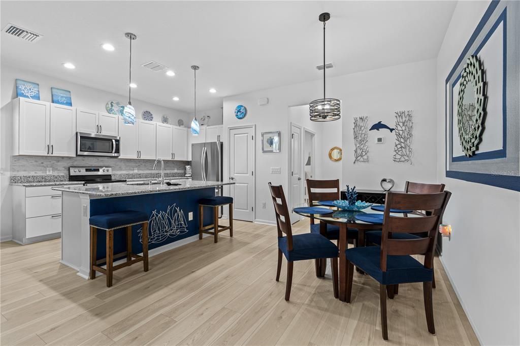 For Sale: $354,900 (2 beds, 2 baths, 1160 Square Feet)