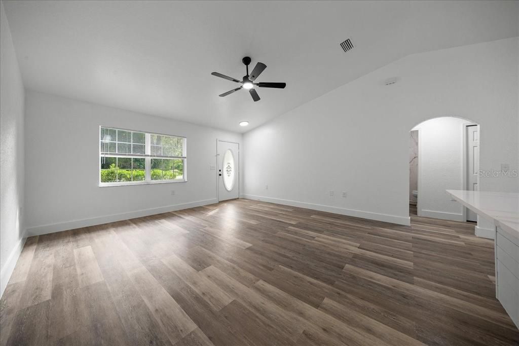 For Sale: $234,999 (3 beds, 2 baths, 1204 Square Feet)