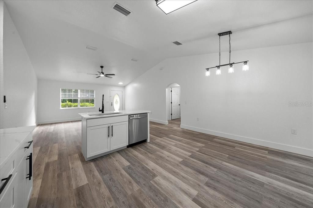 For Sale: $234,999 (3 beds, 2 baths, 1204 Square Feet)