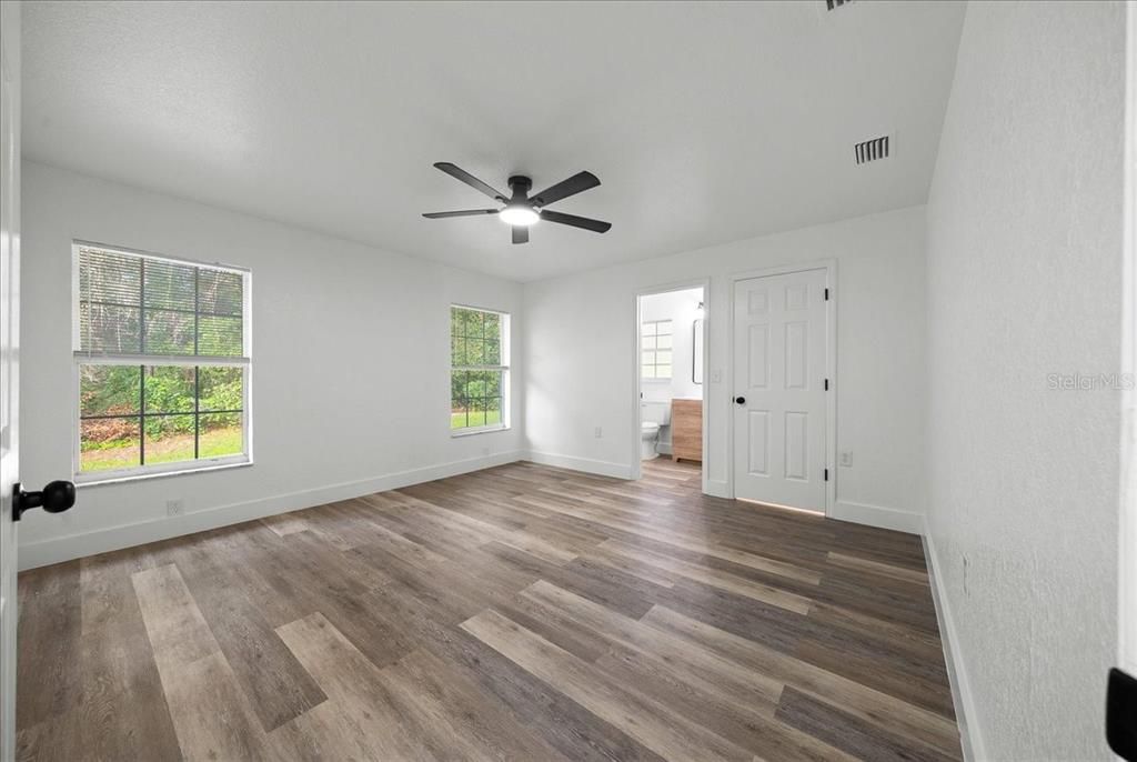 For Sale: $234,999 (3 beds, 2 baths, 1204 Square Feet)