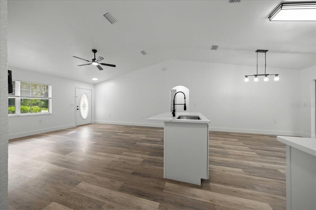 For Sale: $234,999 (3 beds, 2 baths, 1204 Square Feet)