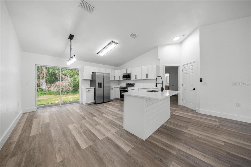 For Sale: $234,999 (3 beds, 2 baths, 1204 Square Feet)