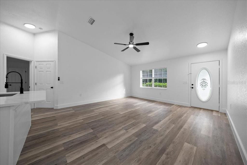 For Sale: $234,999 (3 beds, 2 baths, 1204 Square Feet)