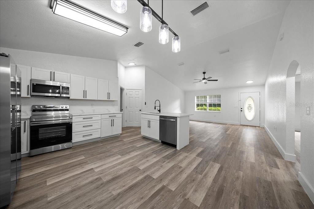 For Sale: $234,999 (3 beds, 2 baths, 1204 Square Feet)