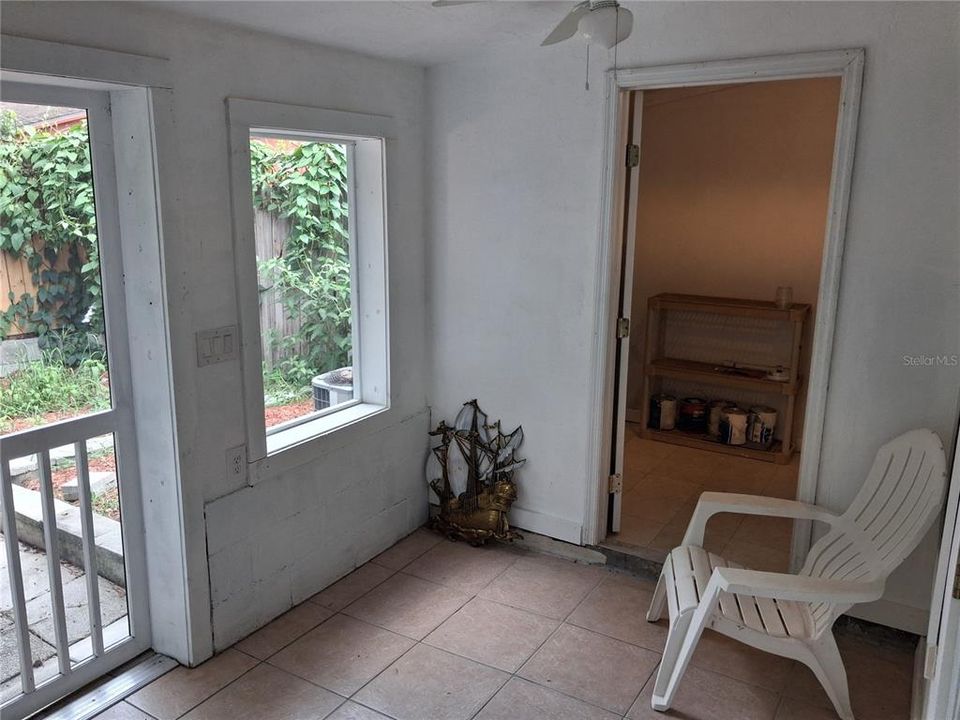 For Sale: $120,000 (2 beds, 1 baths, 788 Square Feet)
