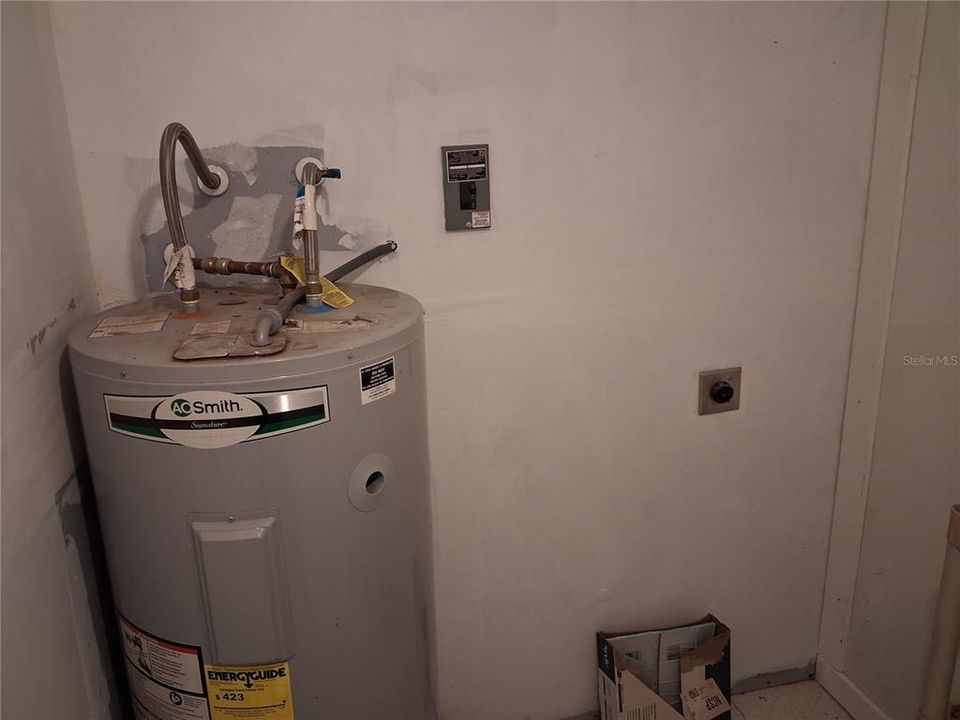 For Sale: $120,000 (2 beds, 1 baths, 788 Square Feet)