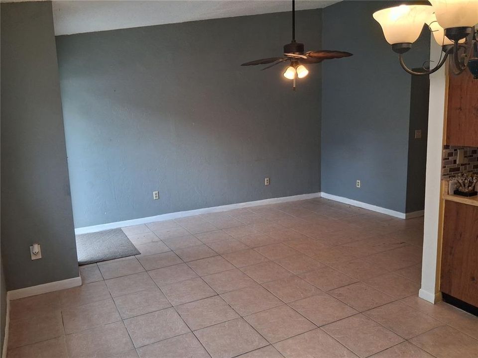 For Sale: $120,000 (2 beds, 1 baths, 788 Square Feet)