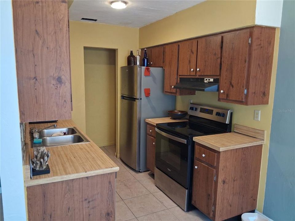 For Sale: $120,000 (2 beds, 1 baths, 788 Square Feet)
