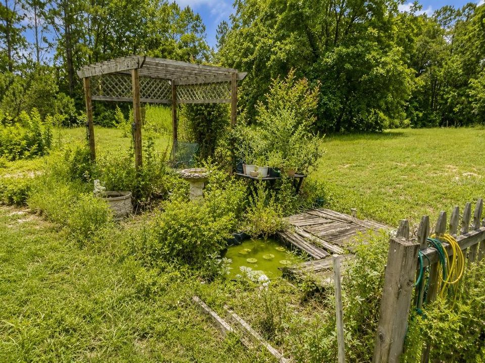 For Sale: $165,000 (2 beds, 2 baths, 826 Square Feet)