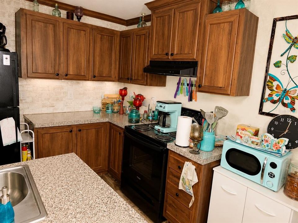 For Sale: $165,000 (2 beds, 2 baths, 826 Square Feet)