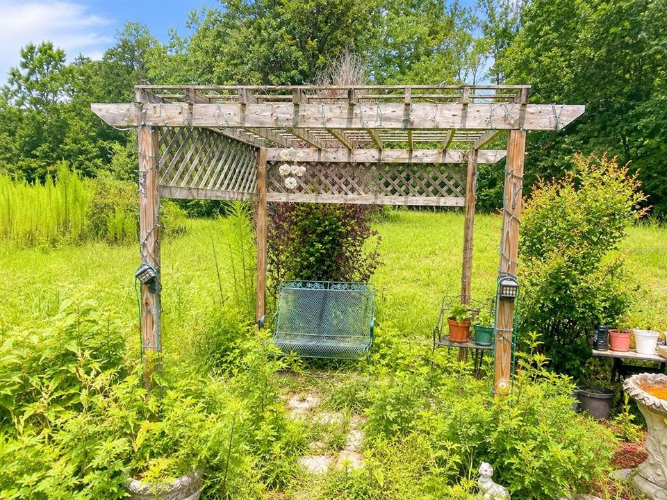For Sale: $165,000 (2 beds, 2 baths, 826 Square Feet)