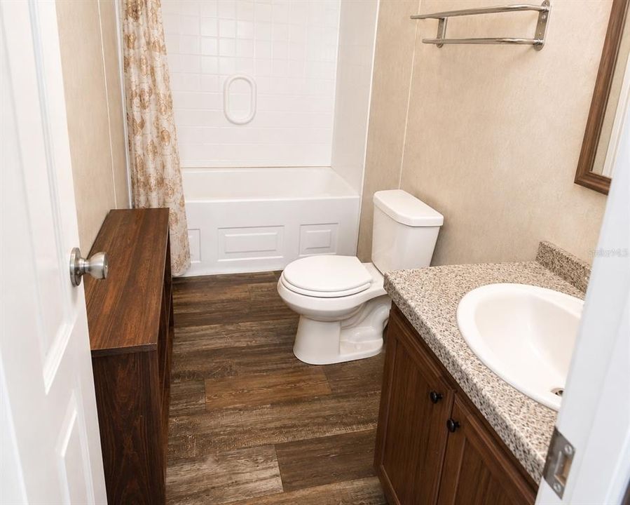 For Sale: $165,000 (2 beds, 2 baths, 826 Square Feet)