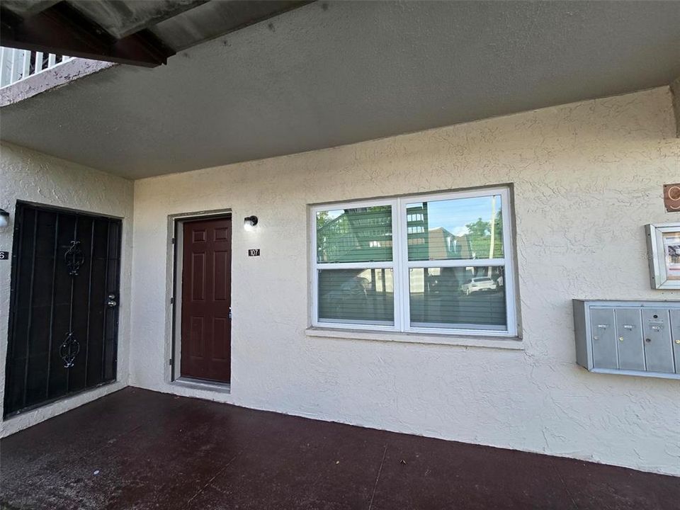 For Rent: $1,350 (1 beds, 1 baths, 760 Square Feet)
