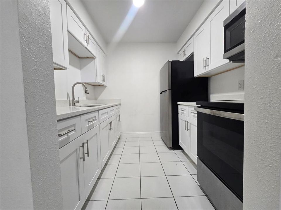 For Rent: $1,350 (1 beds, 1 baths, 760 Square Feet)